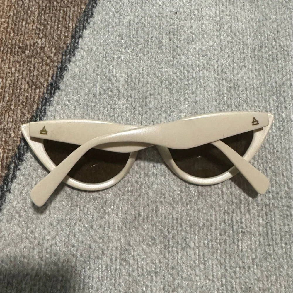 AIRE x Revolve Dualism in Matte Musk & Hazel Tint Sunglasses - Picture 4 of 4